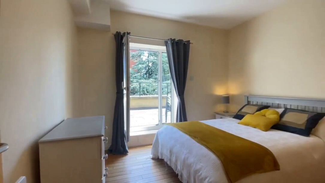 ID: 3906, 2 Bedroom Property, Dublin 8