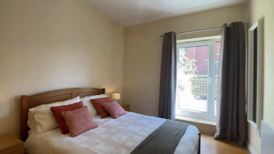 ID: 3906, 2 Bedroom Property, Dublin 8