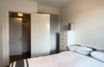 ID: 3082, 2 Bedroom Property, Dublin 2-9